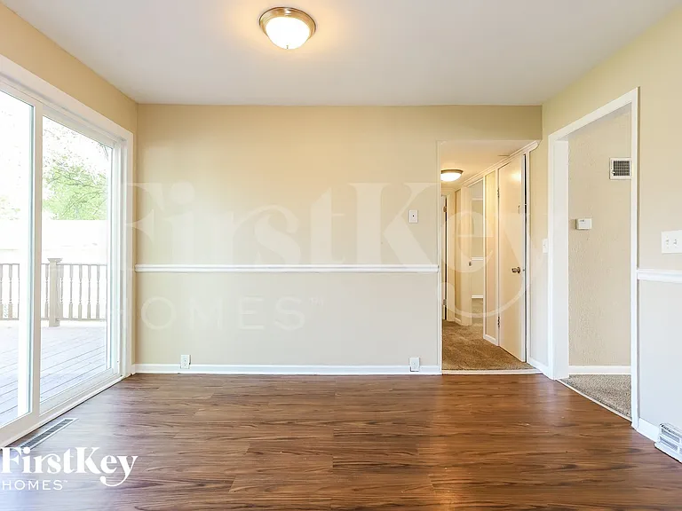 723 Fulton Ave — Photo 6