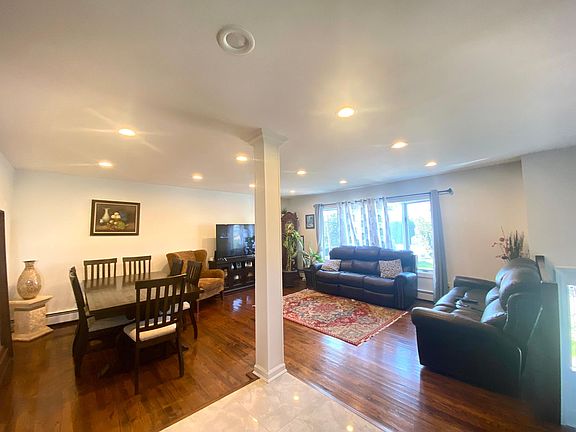 3rd image of 246 Bell Ct