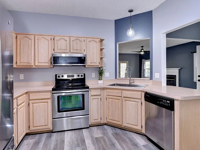 1596 Willow Cv — Photo 21