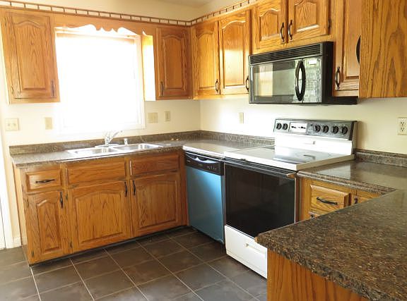 3rd image of 414 Redwood Dr