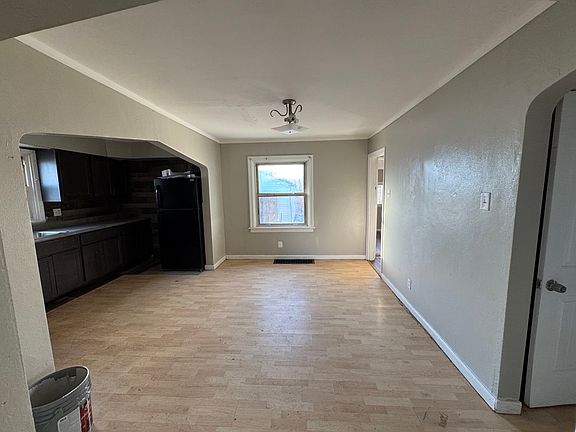 4th image of 4535 Rosewood Ave