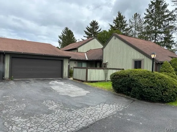 611 Village Blvd N, Baldwinsville, NY 13027