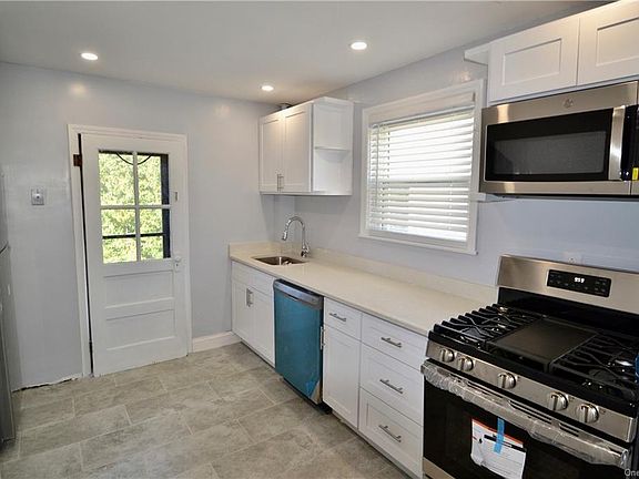 2nd image of 115 S Main St #B
