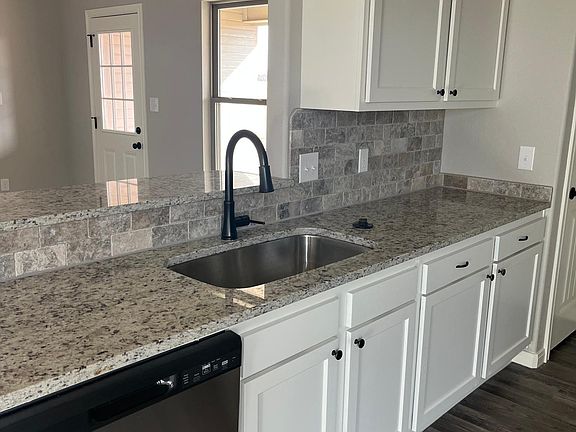 5th image of 1643 Sweetwater Ln