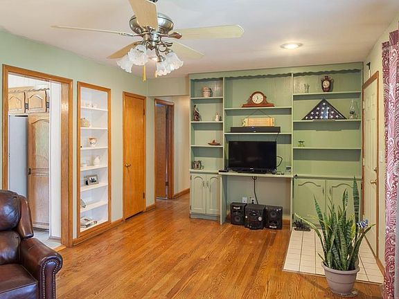 5th image of 315 NE Orchard Dr