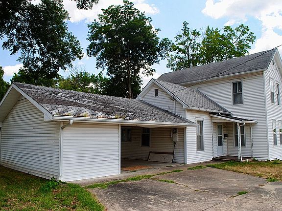 3rd image of 204 N Market Ave