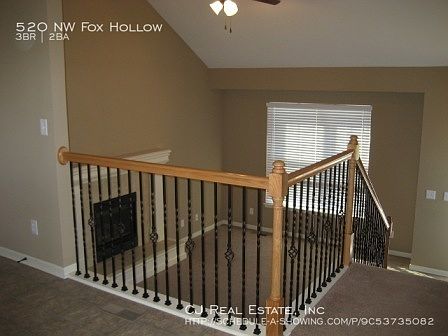 3rd image of 520 NW Fox Hollow Ln