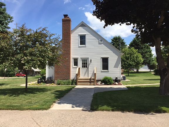 3rd image of 225 W Division St