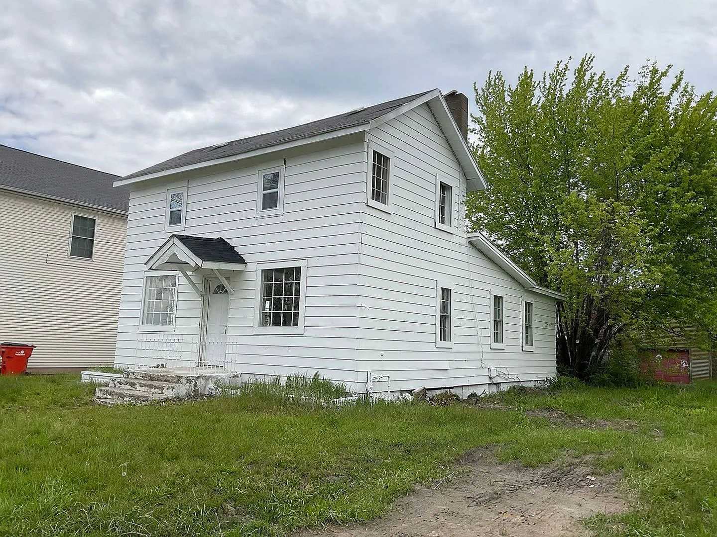 Beautifully Renovated 3-Bedroom Home in Benton Harbor — Photo 1