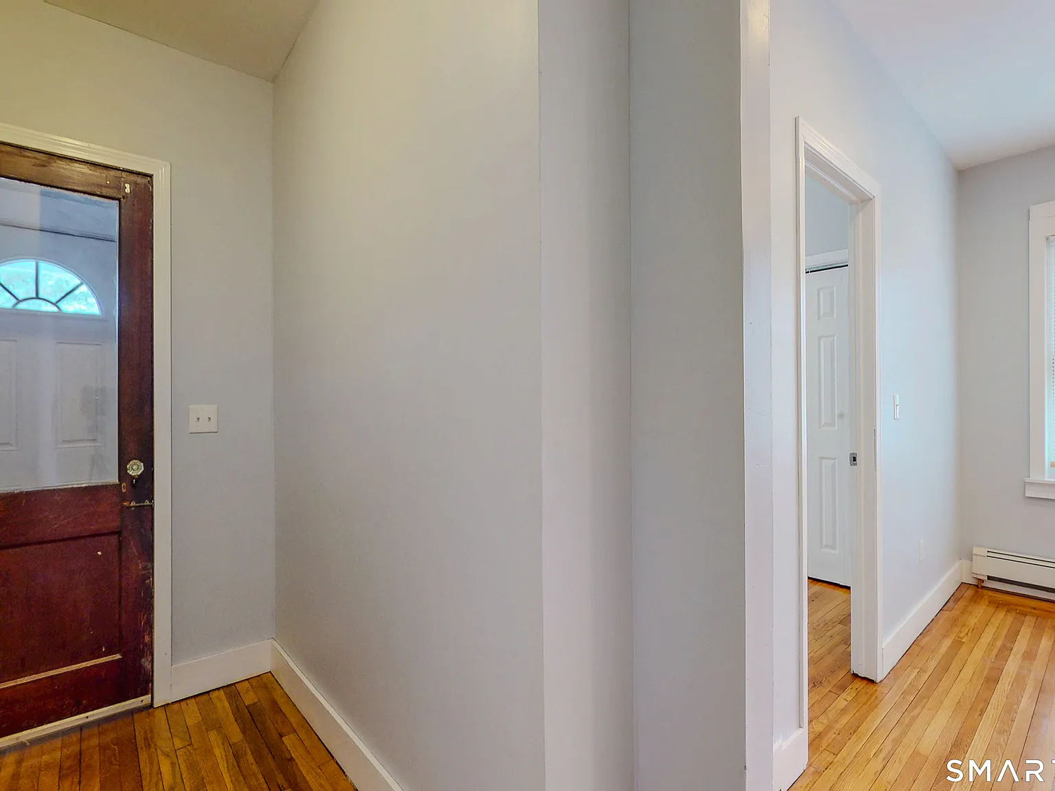 3 bed, 1.0 bath, 3324 sqft, $2,300 — Photo 2