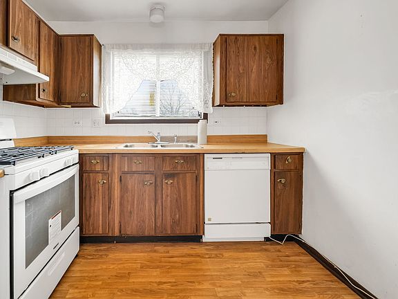 5th image of 883 E Carriage Ln Unit 3
