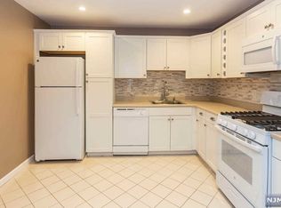 113 Raintree Ln, Mahwah, NJ 07430