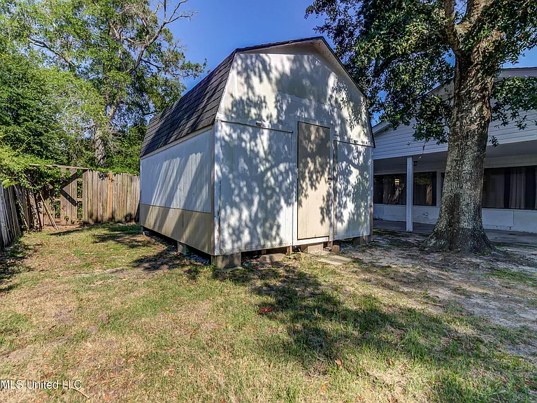 2323 Middlecoff Dr — Photo 39