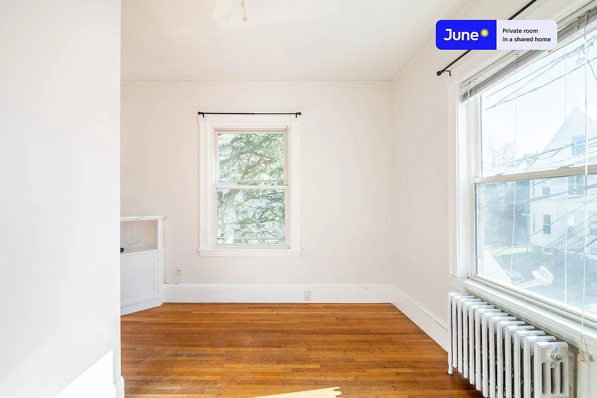 Full bedroom in 7 bed/2 bath home in Brighton #1517 A — Photo 2