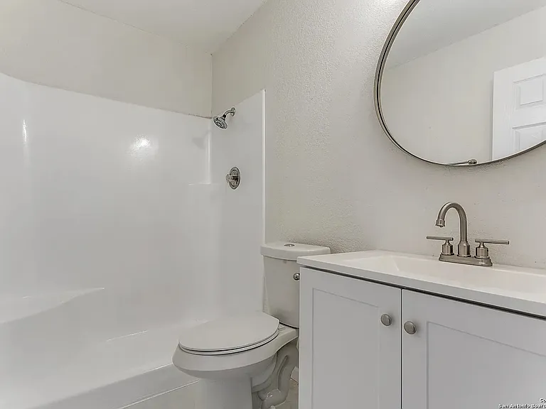 8214 Banbury Dr — Photo 10
