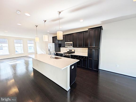 3rd image of 7219 Hartley Ln
