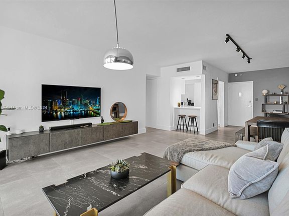 4th image of 1000 West Ave APT 626