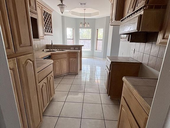 3rd image of 4730 Larkspur Dr