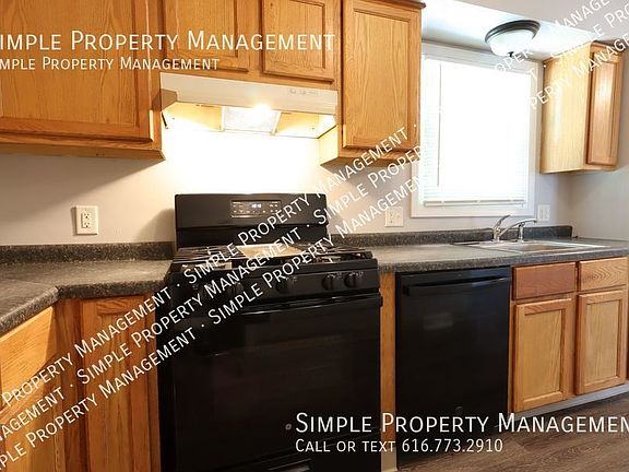 4th image of 1347 Carriage Hill Dr SE