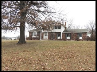 28632 Sunset Dr, Macon, MO 63552