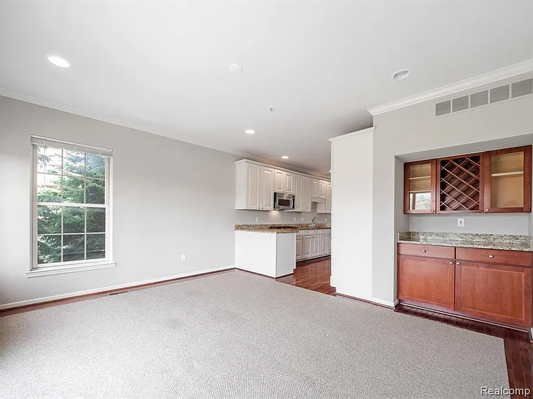 502 Graten St — Photo 11