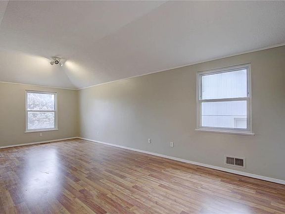 3rd image of 8520 Valley View Dr