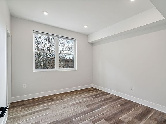 4th image of 862 N 41st St #18