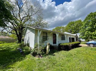 2835 SW Kingsrow Rd, Topeka, KS 66614