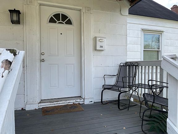 Front Door of 208 Floral Park