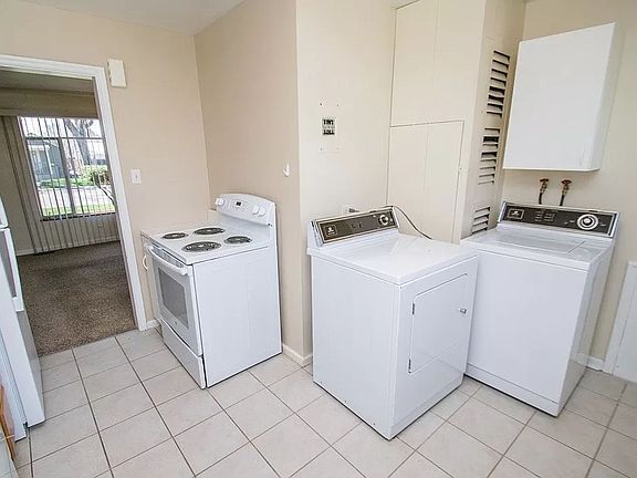 5th image of 2810 S Delaware St #2830