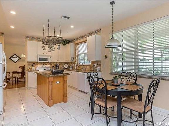 5th image of 1157 Hidden Valley Way
