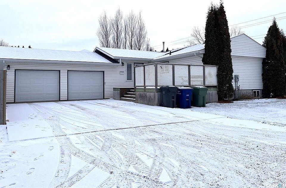 1st image of 109 6th St E