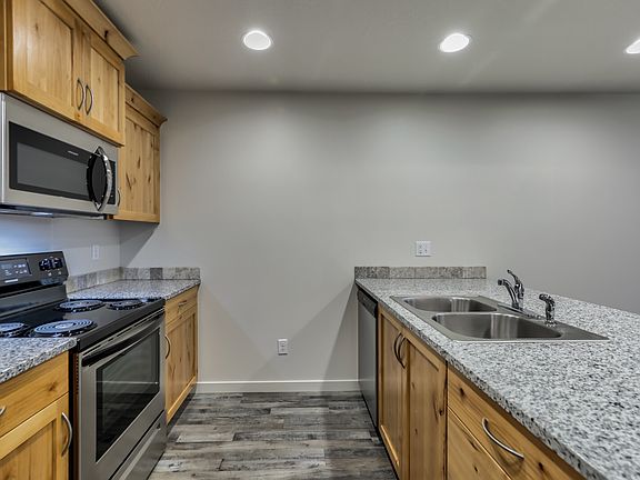 4th image of 1029 E Iowa Ave #2