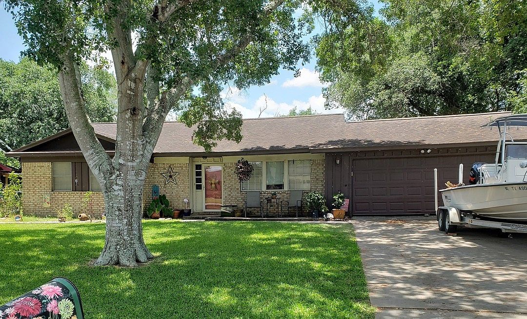 602 Davis St, Edna, TX 77957 Zillow