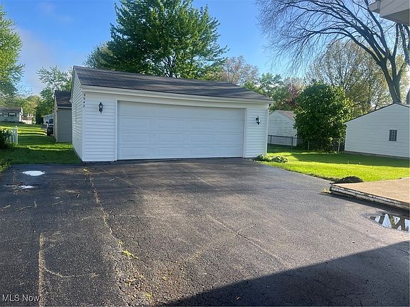 2nd image of 3942 Brandomyne Ave