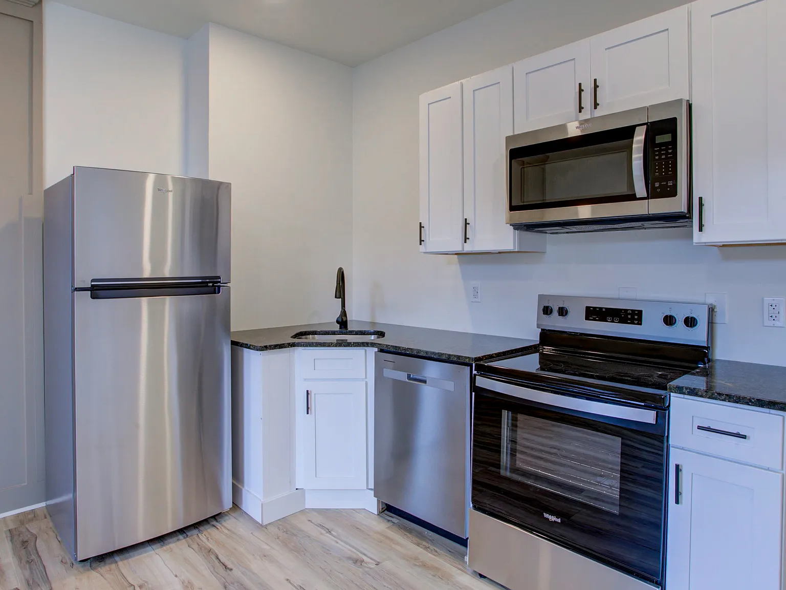 11 East Walnut Street - 4 — Photo 3