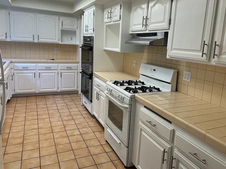 1217 E Cota St #A — Photo 9