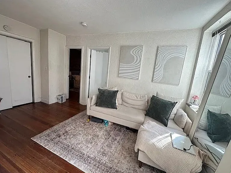 35 Charter St #4 — Photo 2