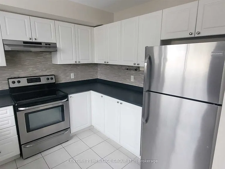 53 Ferndale Dr S #4 — Photo 6