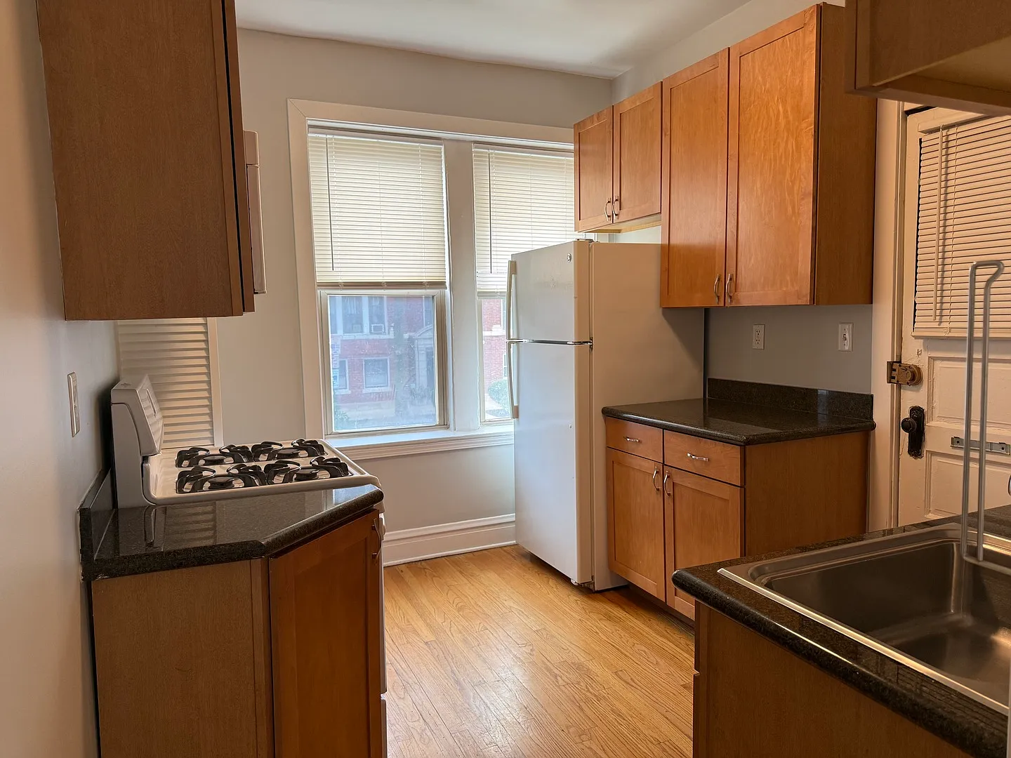 1 bed, 900 sqft, $1,750 — Photo 4