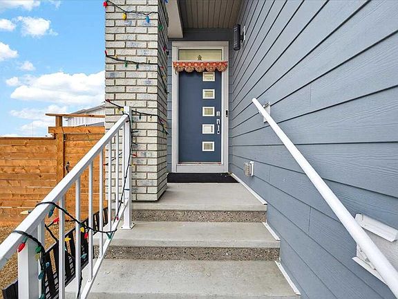 3rd image of 318 NW Walcrest Way SE