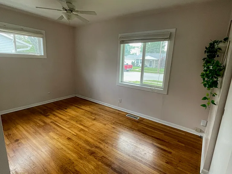 521 E Trevor St — Photo 10