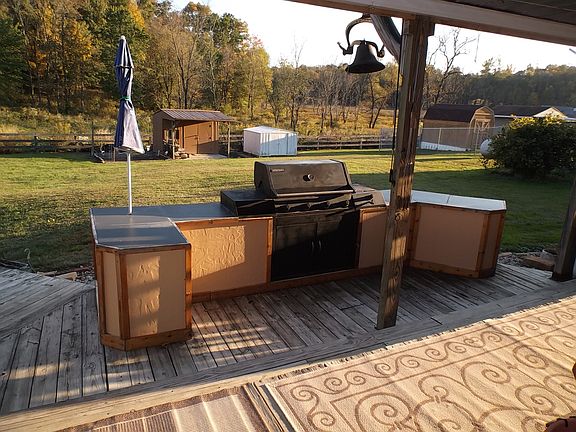 Built-in Grill & Decking