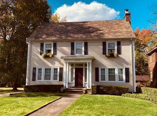 2230 S Overlook Rd, Cleveland, OH 44106