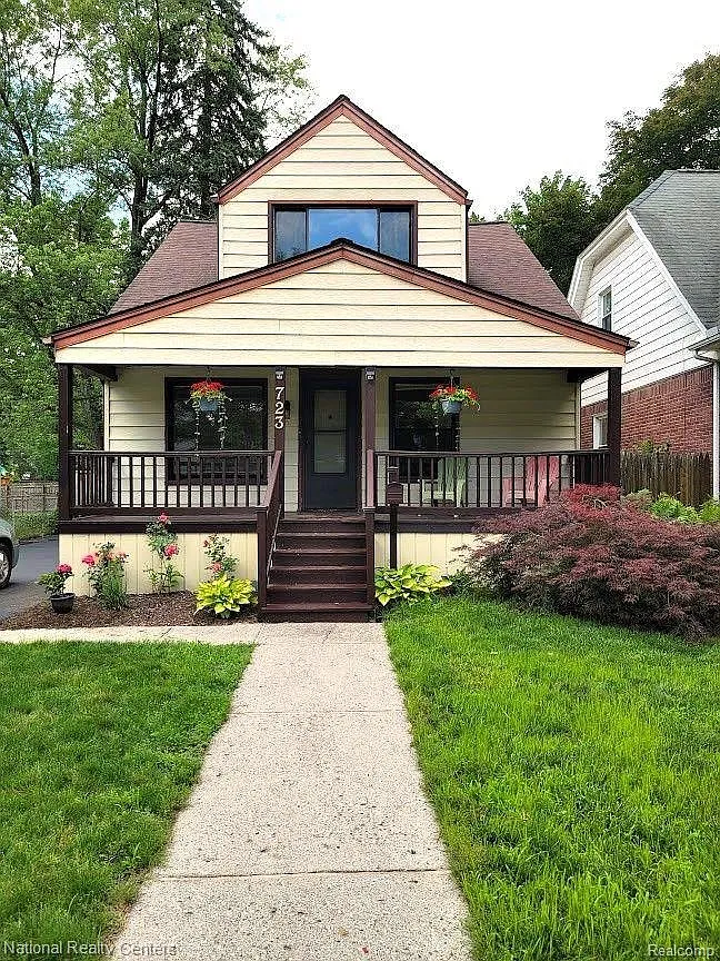 723 N Alexander Ave photo 1