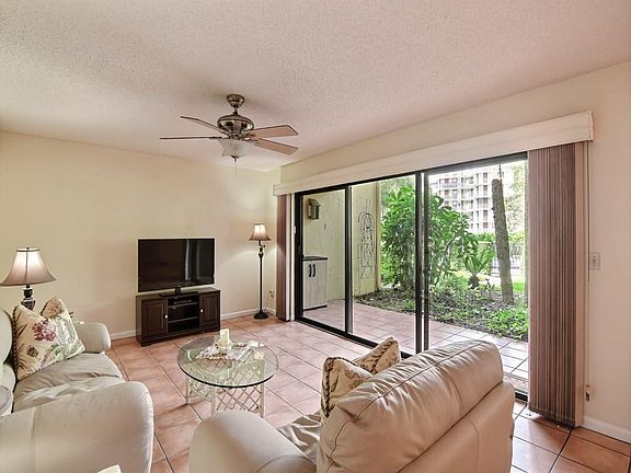 5th image of 910 E Causeway Blvd Building 7