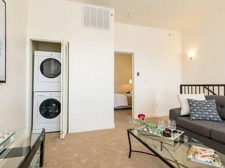 4645 Broadway St #B3 — Photo 8