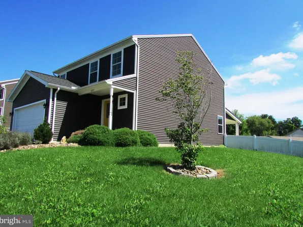 107 Shady Hollow Dr, Pleasant Gap, PA 16823