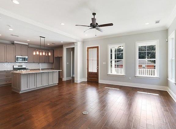 3rd image of 6019 Charlotte Dr