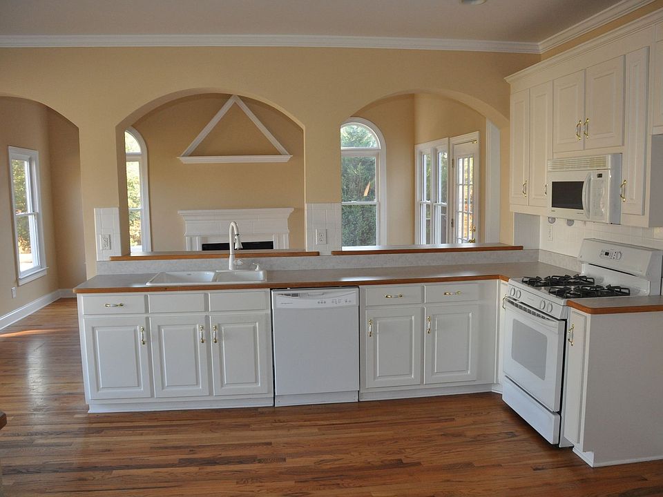 Bright & Open Kitchen